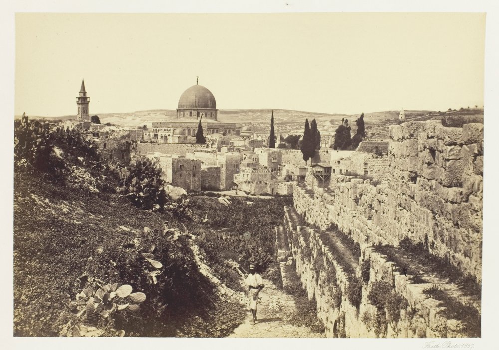 Stadsmuren och Omar-moskén, Jerusalem av Francis Frith