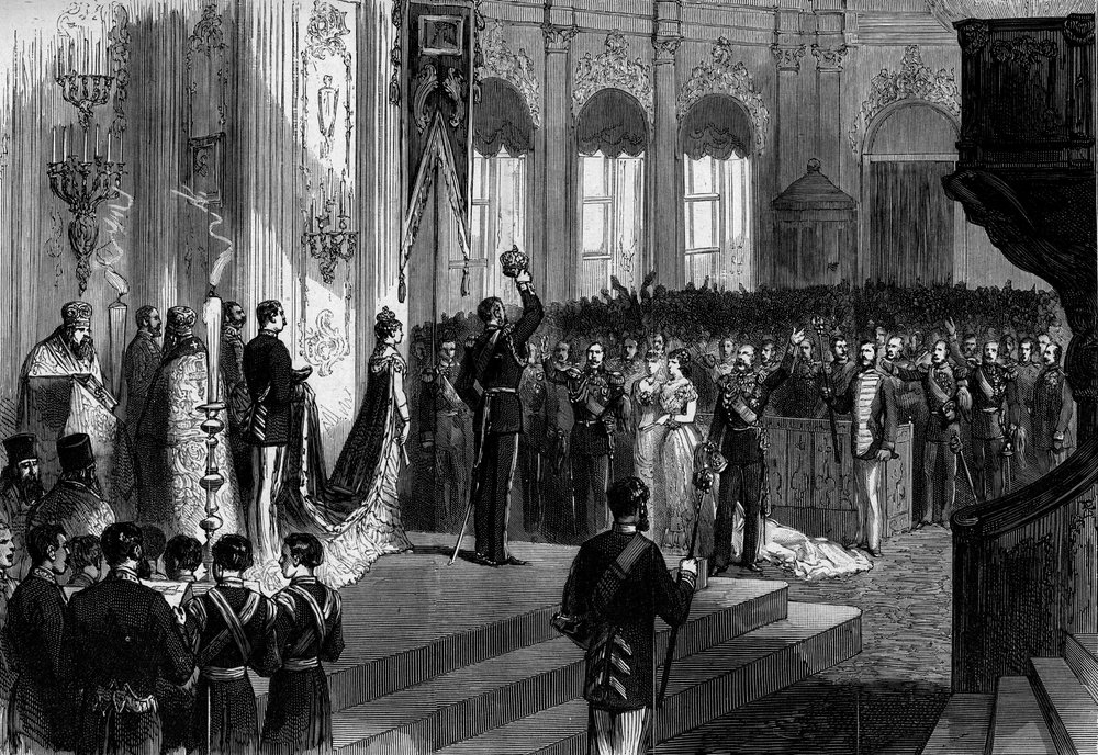 Den ryske tsaren Alexander III (1845-1894) lägger kronan på sitt huvud vid ceremonin för upphöjning till tronen, i kapellet i Vinterpalatset i St. Petersburg (S:t Petersburg) av Gustave Janet