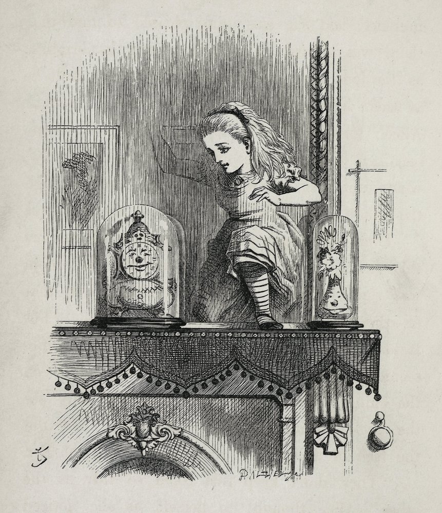 Alice går genom spegeln - I "Alice i Underlandet och Bakom spegeln" av Lewis Carroll, illustration av John Tenniel (1820-1914) av John Tenniel
