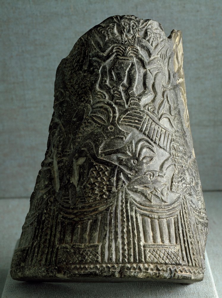 Sumerisk civilisation: fragment av en ormvas från östra Iran. Mått: 22,5 cm. Perioden vid slutet av de arkaiska dynastierna (2500 f.Kr.). Bagdad, Iraks nationalmuseum av Sumerian Sumerian