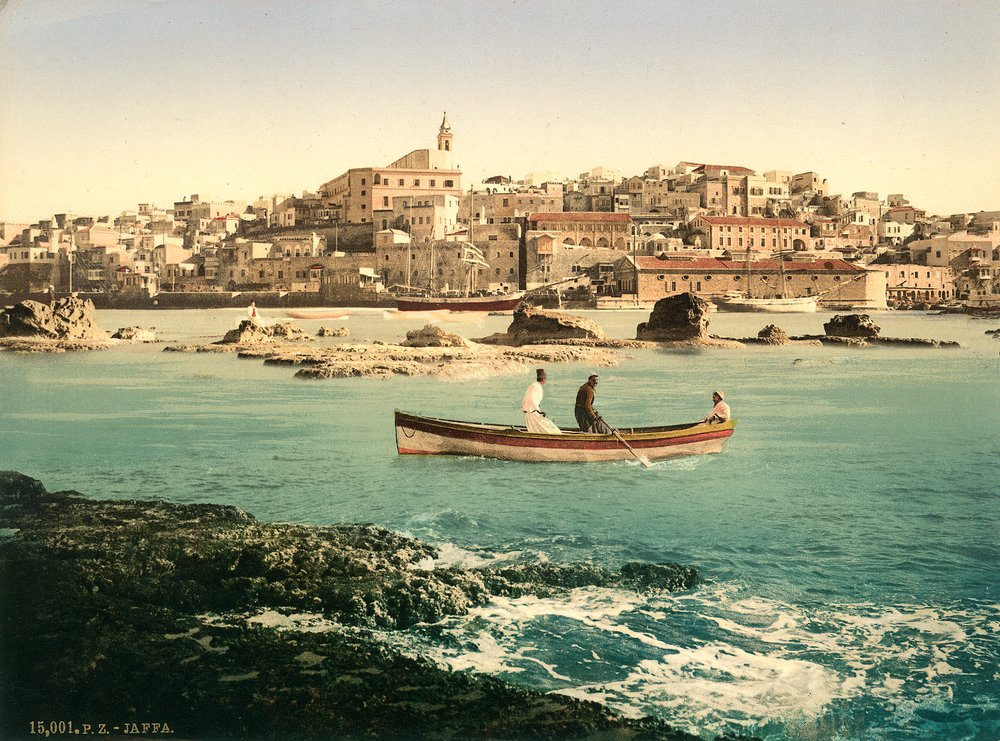 Jaffas hamn med staden i bakgrunden, ca 1880-1900 av Swiss Photographer