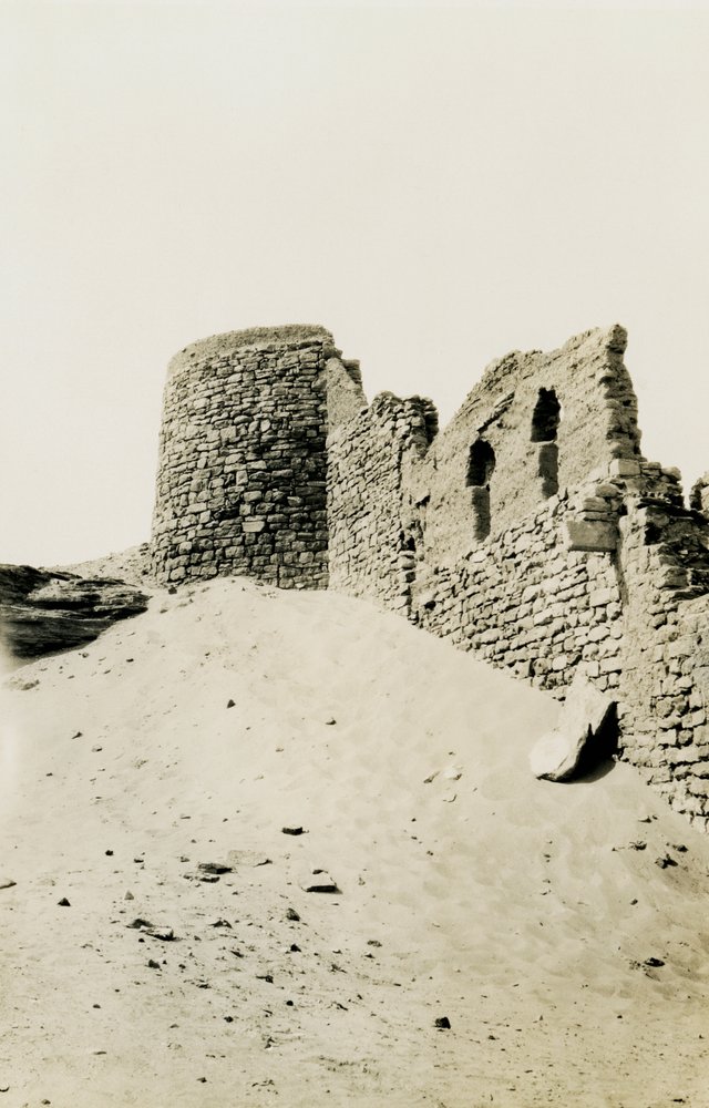 Tornet på klostret St Simeon, Aswan, Egypten, fotografi av Ugo Monneret de Villard av Ugo Monneret de Villard