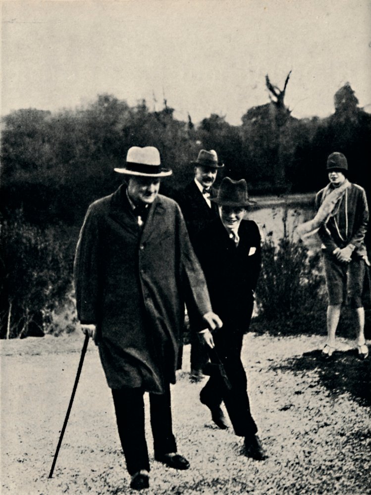 På semester med sin son i Italien, 1920-talet, 1945. av Unbekannt