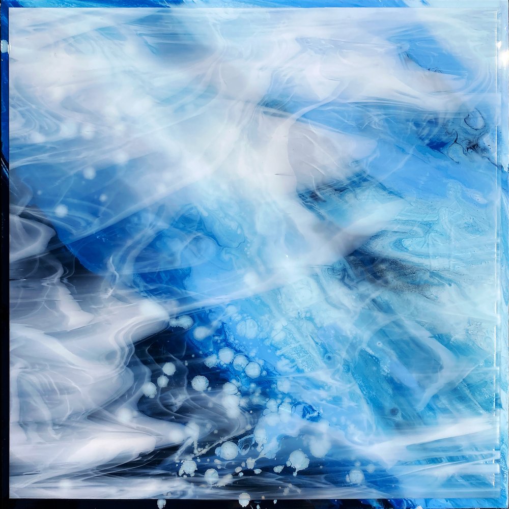 Aqua Blue Flow av Alyson Storms