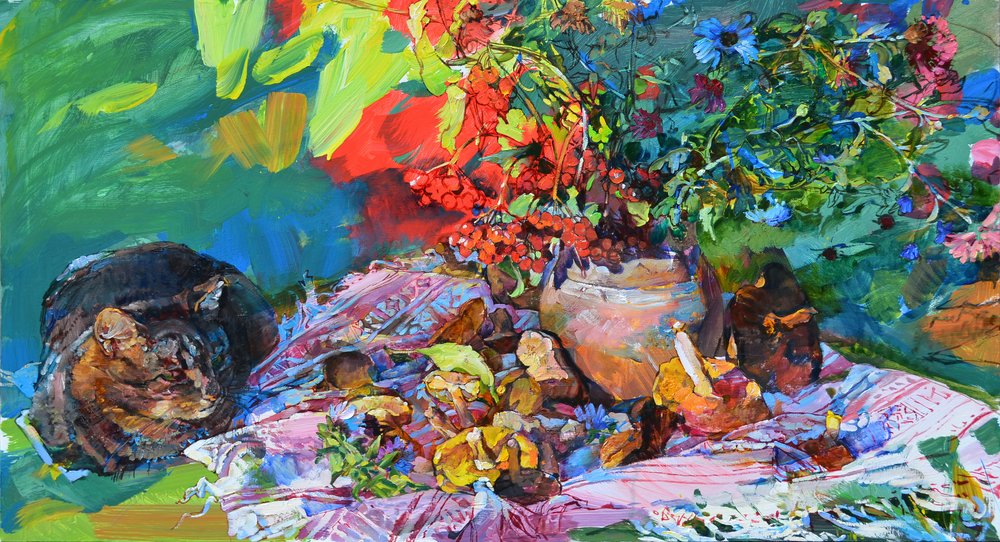 Stilbild med en katt och livfulla blommor av Andrii Kutsachenko