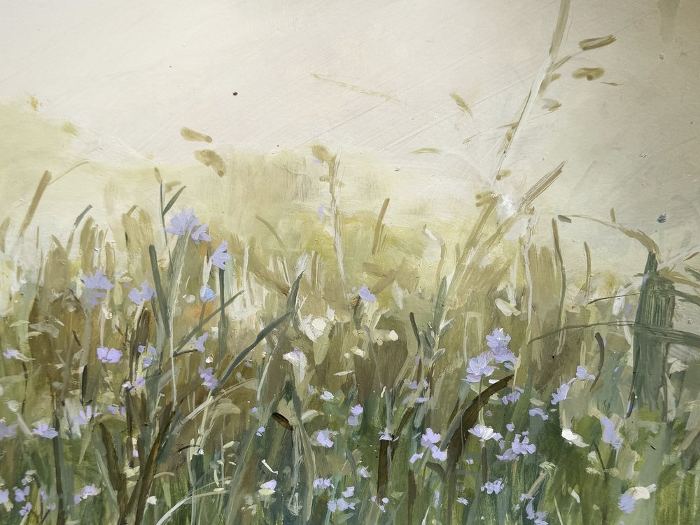 Blå blommor på ängen av Arohika Verma