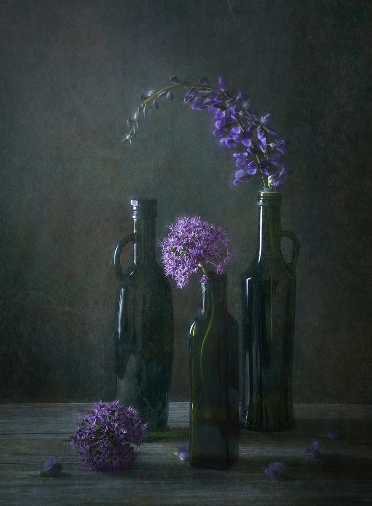 Stämningsfulla blomflaskor av Catherine Wang