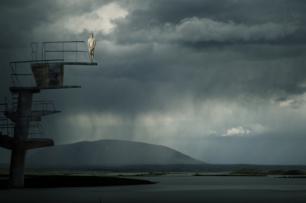Lone Diver – Stormig himmel av Christine von Diepenbroek