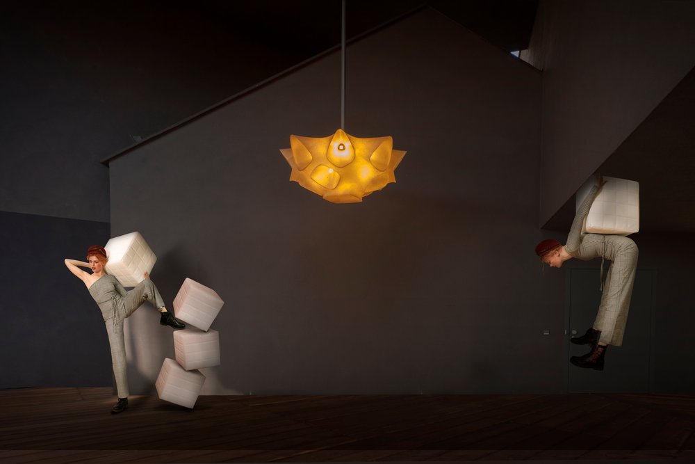 En surrealistisk balansakt av Christine von Diepenbroek