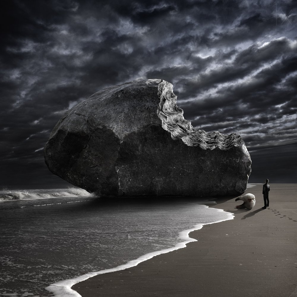 Bitten Rock på Stormy Beach av Christophe Kiciak