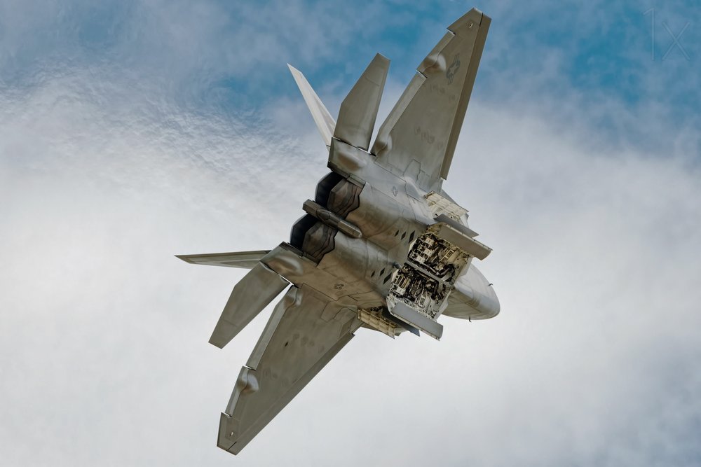 Dynamisk flygning med stridsflygplan av Darek Siusta