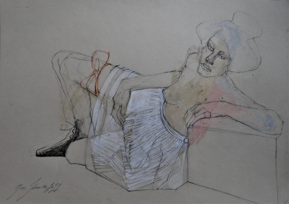 Elegant liggande figur av Doris Schmitz