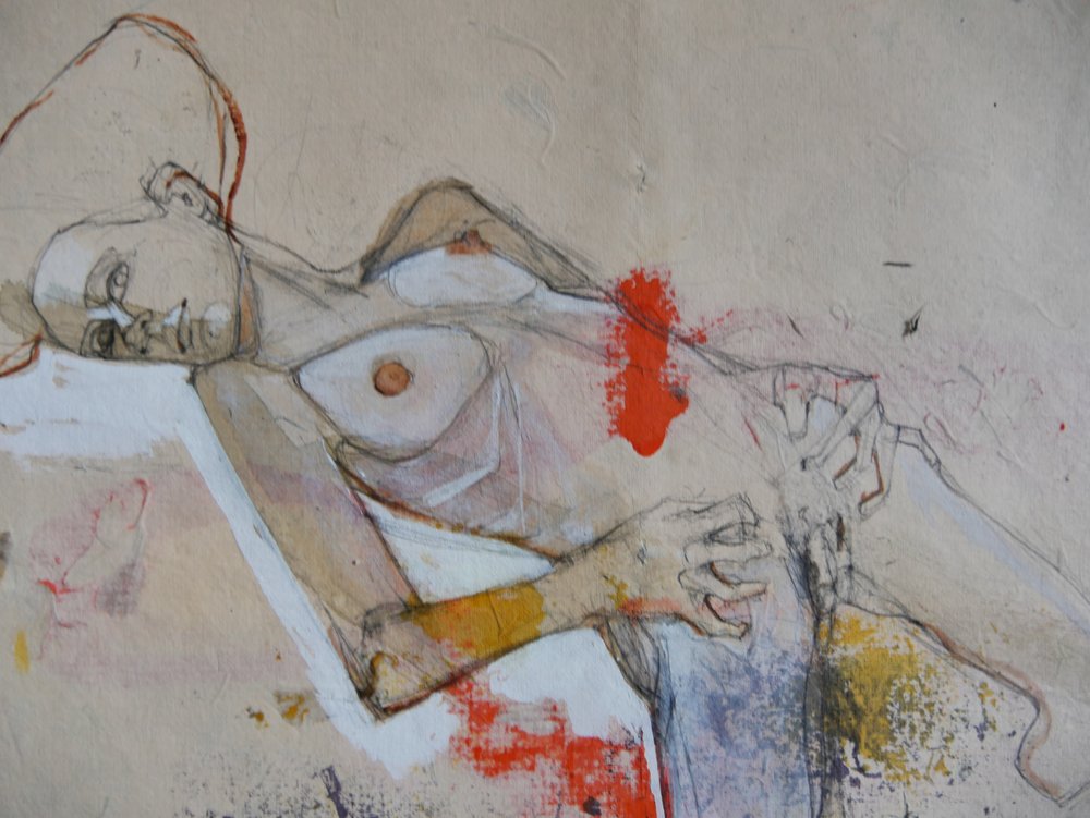 Uttrycksfull liggande nakenmodell av Doris Schmitz