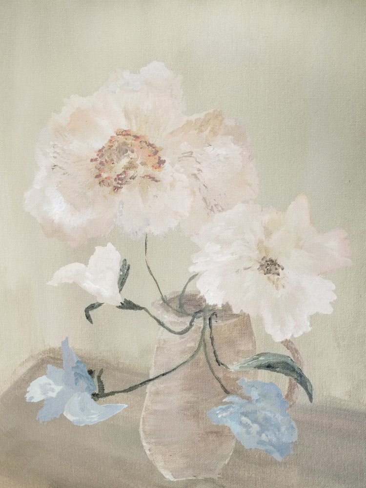 Ett ömtåligt blomsterstilleben av Emily Tingey