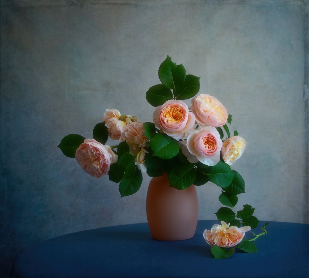 Elegant rosbukett av Fangping Zhou