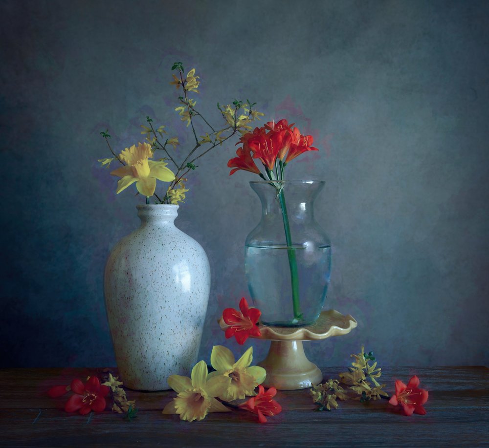 Vaser med vårblommor av Fangping Zhou