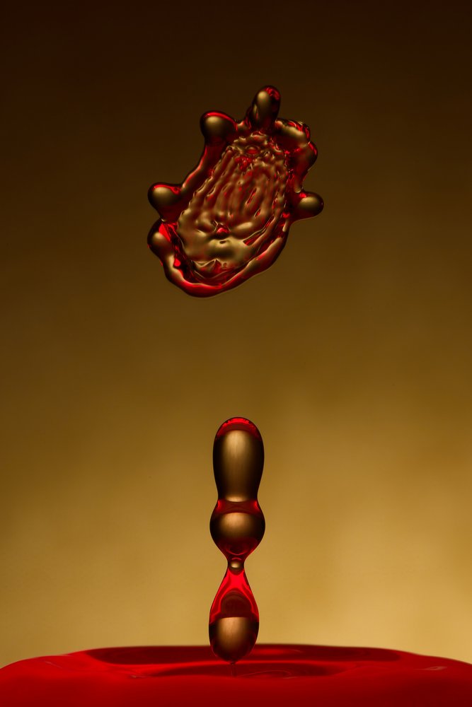 Dynamic Gold Red Splash av Francois Casanova