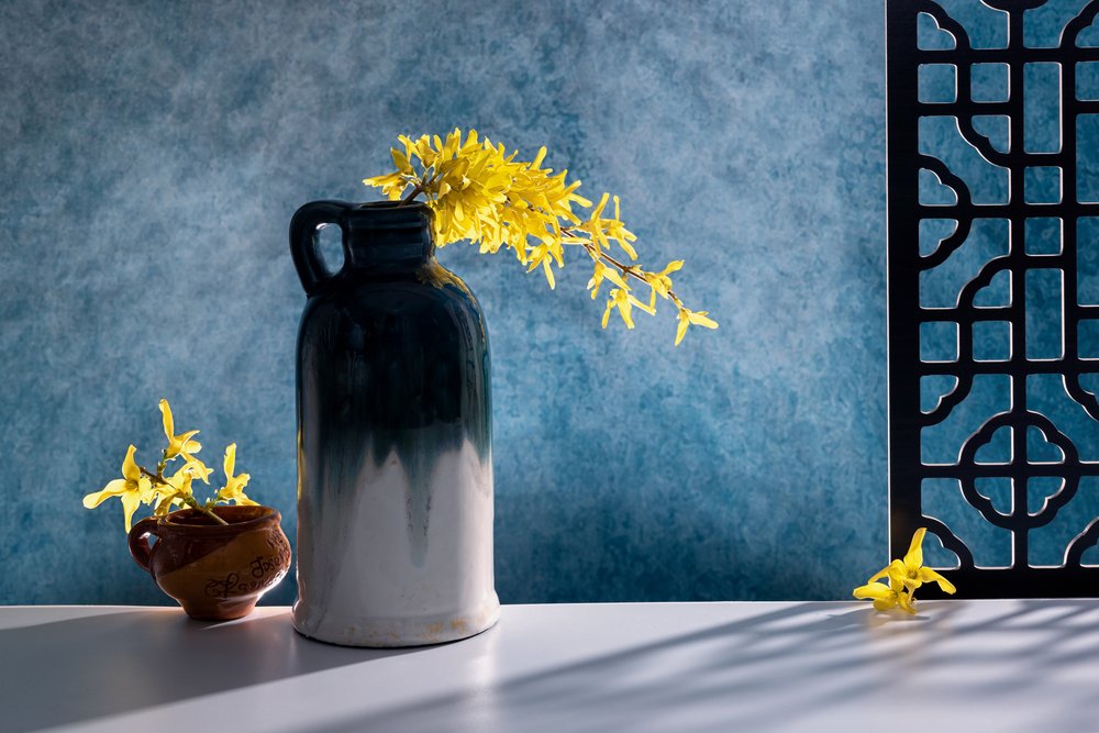 Elegant Forsythia Still Life av GaoSL