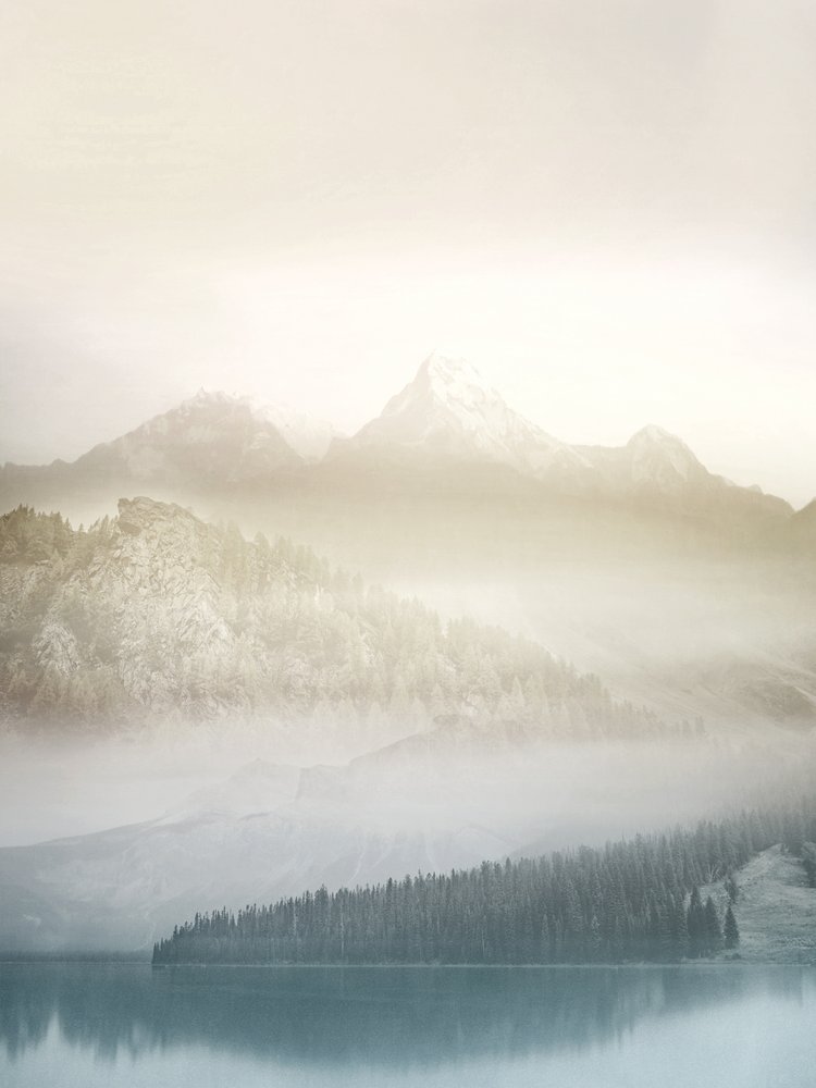 Misty Mountain Forest Lake av Gemma Bardot