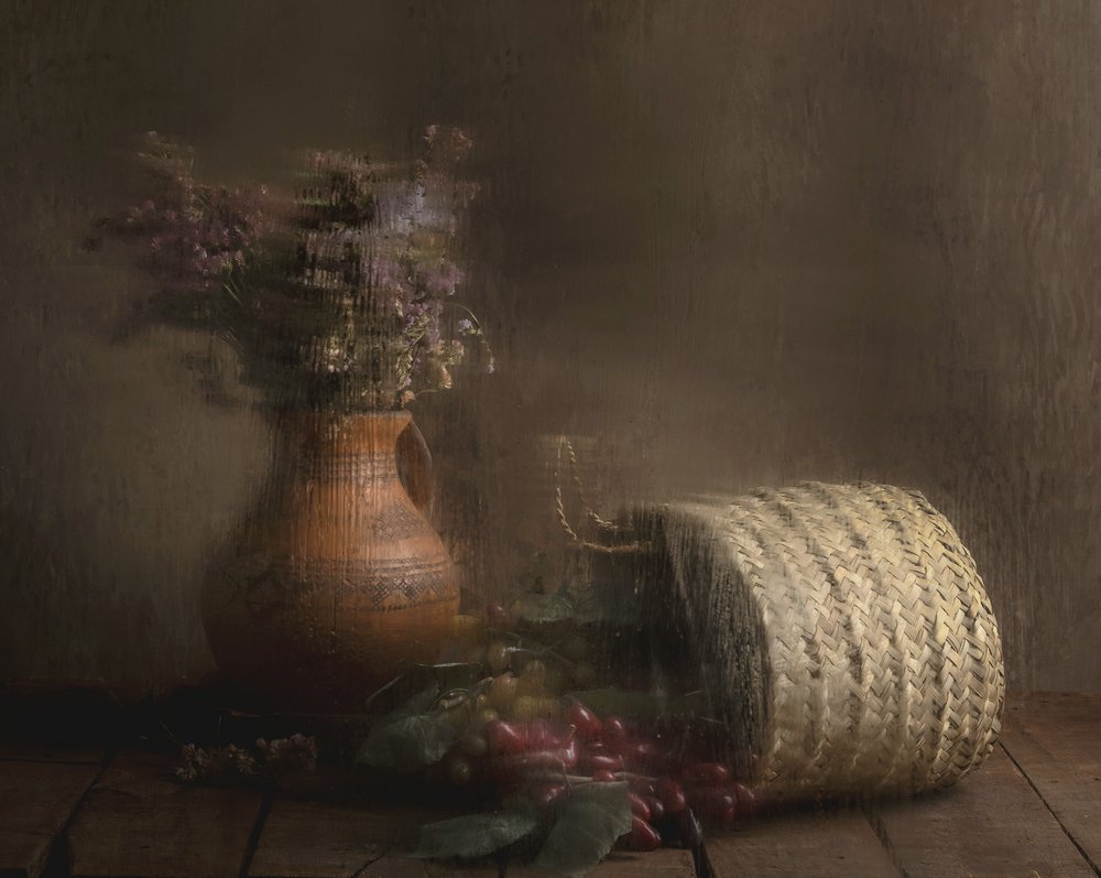 Rustika druvor och blommor av Homeira moazami