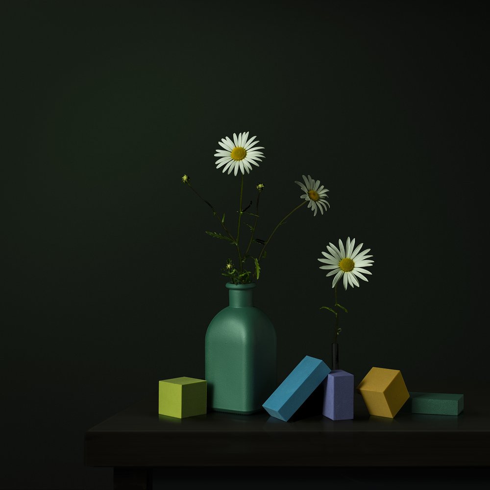 Daisy-vas med geometriska block av Juan Antonio Palacios