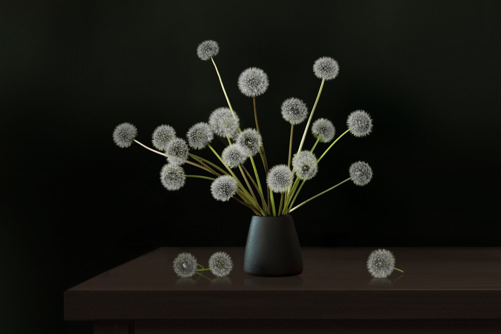 En stillsam blomsterarrangemang med maskrosor av Juan Antonio Palacios