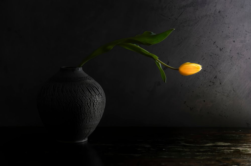 Stilleben med gula tulpaner av Judy Tseng