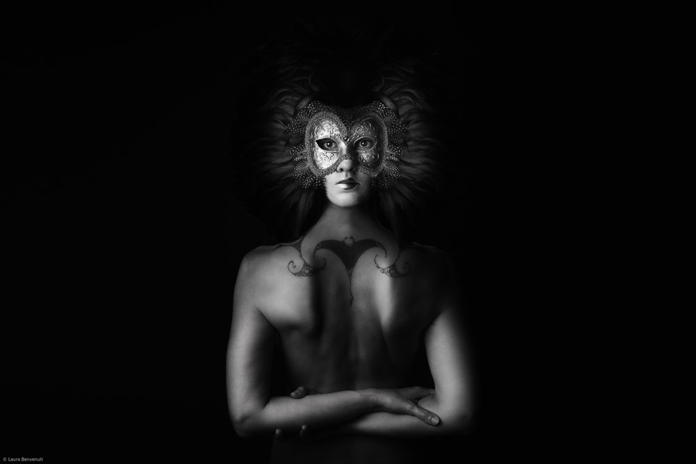 Den mystiska maskerade kvinnan av Laura Benvenuti
