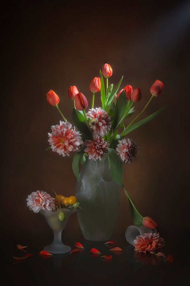 Elegant blomsterstilleben av Lydia Jacobs