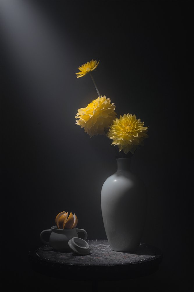 Stilleben med gyllene blommor av Lydia Jacobs