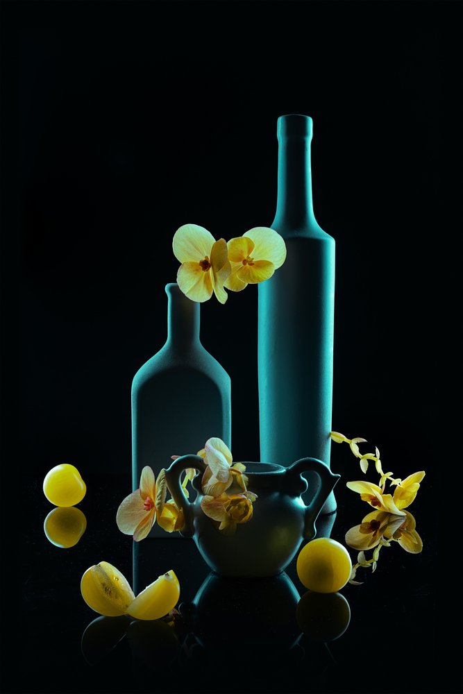 Golden Orchids – turkosa flaskor av Lydia Jacobs