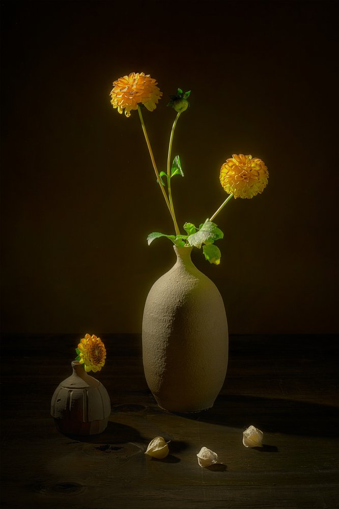 Stämningsfullt blomsterstilleben av Lydia Jacobs