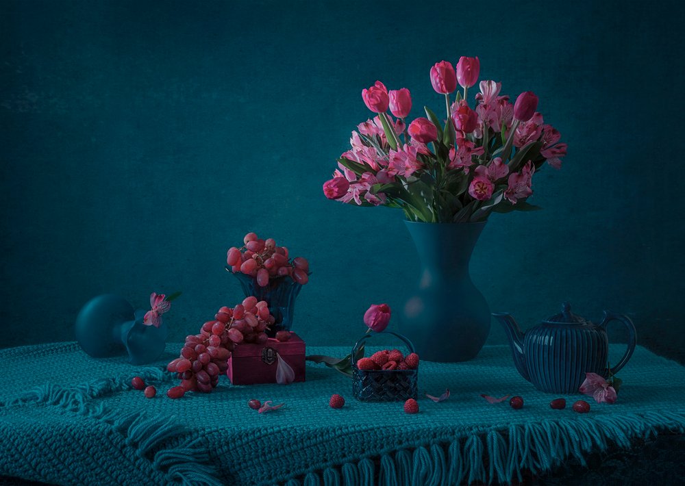 Stämningsfullt blomsterstilleben av Lydia Jacobs