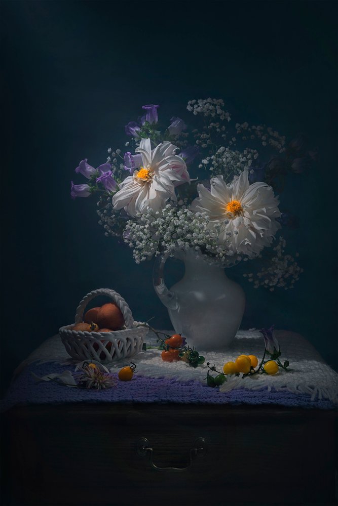 Stämningsfullt blomsterstilleben av Lydia Jacobs