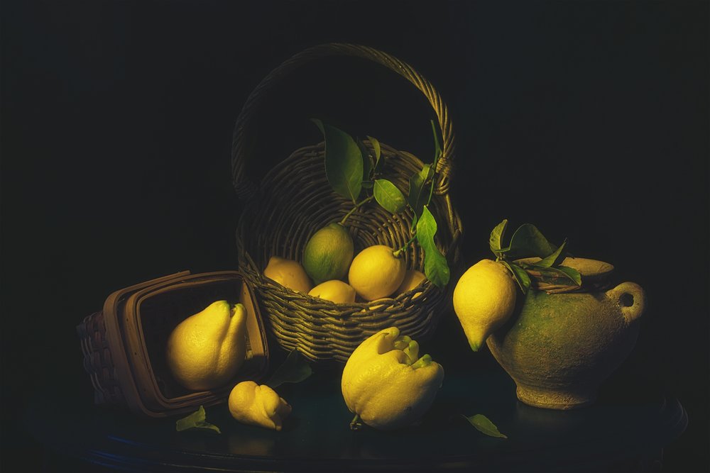 Stilleben med en melankolisk citron av Lydia Jacobs