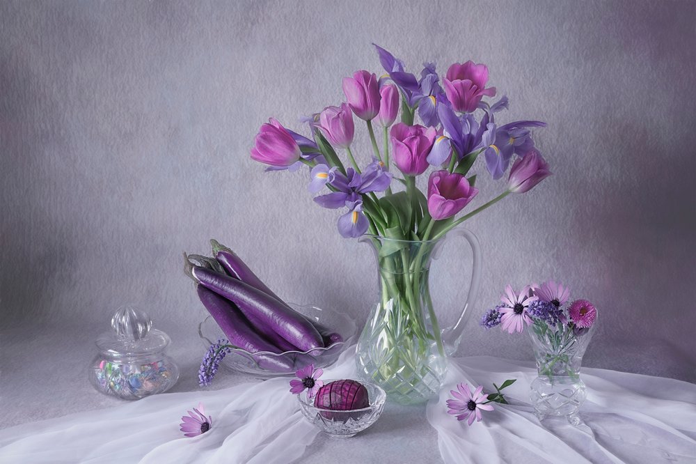 Stilleben med lila blommor av Lydia Jacobs