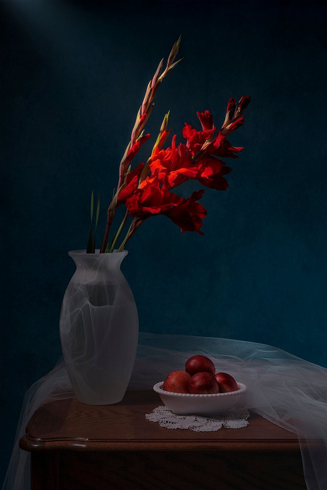Stilleben med röda gladioler av Lydia Jacobs