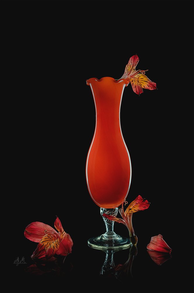 Ett livfullt stilleben med alstroemeria av Lydia Jacobs