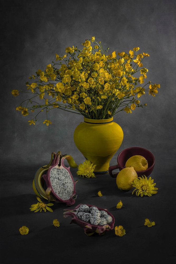 Gula blommor och frukt av Lydia Jacobs