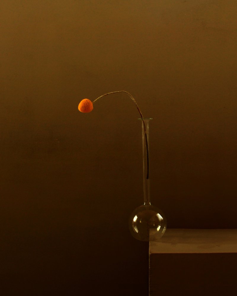 Minimalistisk apelsinblomma av Margaret Halaby