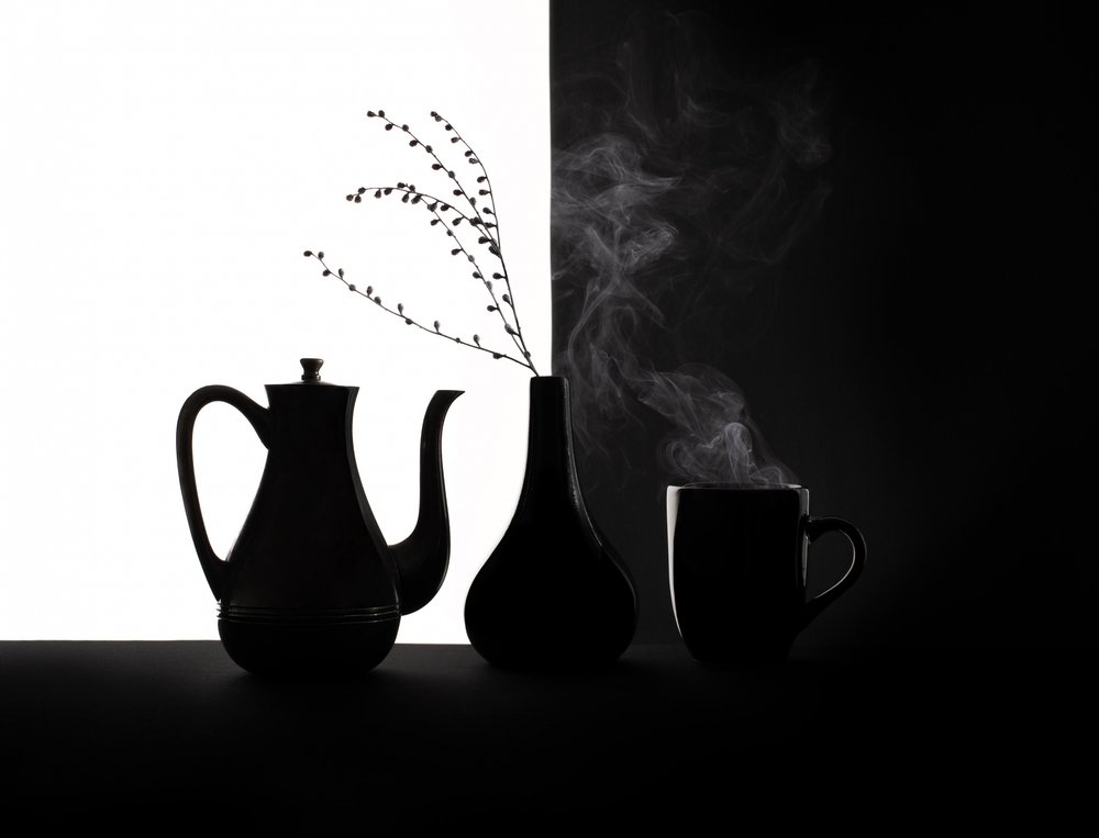 Svart, vitt, kaffe – stilleben av Margareth Perfoncio