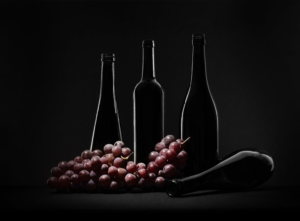 Stilleben med mörkt vin av Margareth Perfoncio
