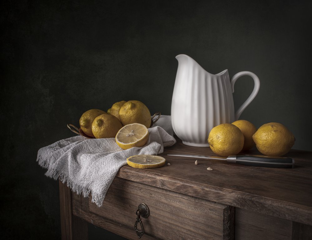 Färska citroner på trä av Margareth Perfoncio