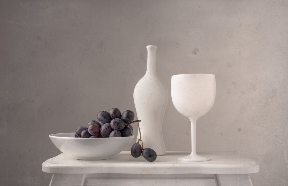 Minimalistiska druvor och vin av Margareth Perfoncio