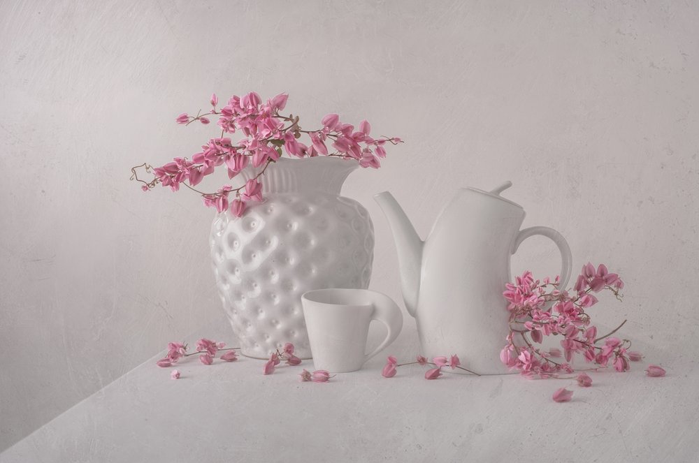 Stilleben i mjukt rosa av Margareth Perfoncio