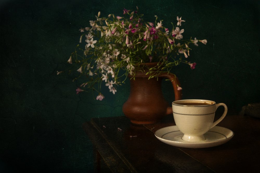 Morgonkaffe och vildblommor av Ramiz Sahin