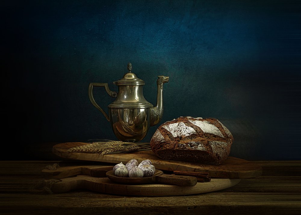 Lantligt bröd och tekanna av Saskia Dingemans