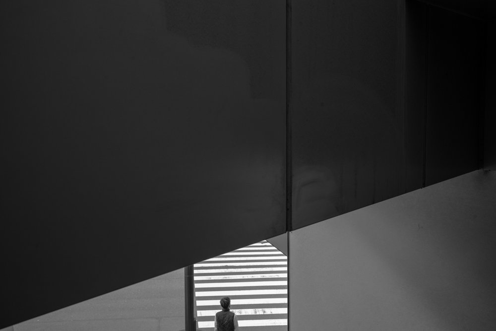 Ensam figur – urban geometri av Satoshi Hata