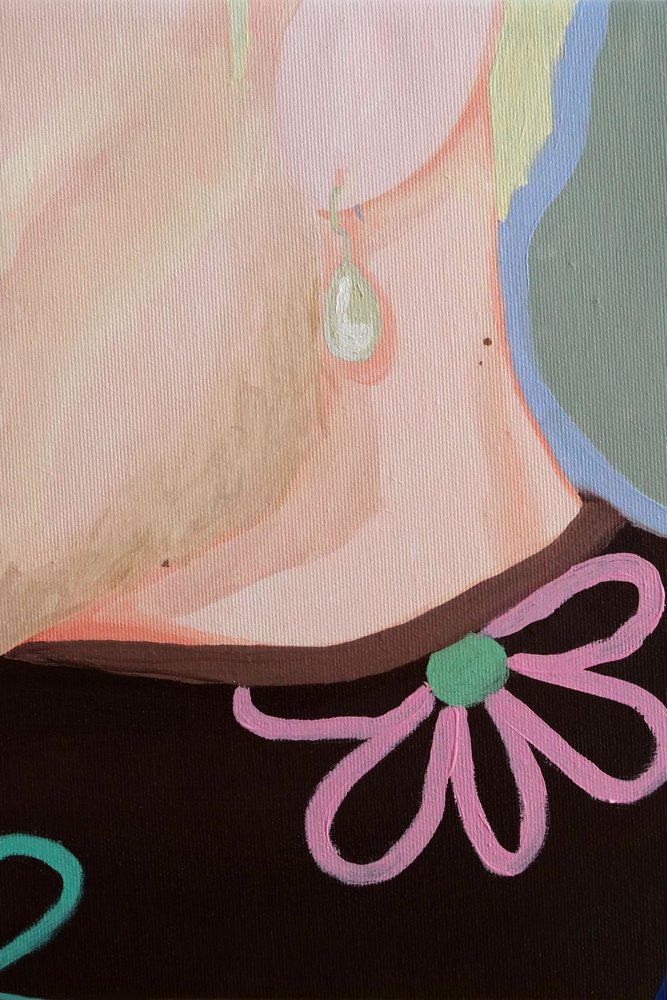 Blond kvinna med rosa blomma av Sophia Novosel