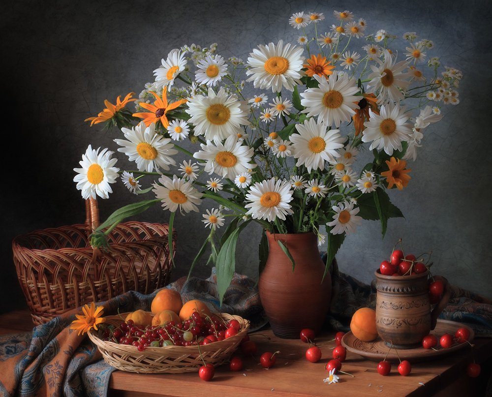 Tusenskönor och sommarfrukt av Tatyana Skorokhod